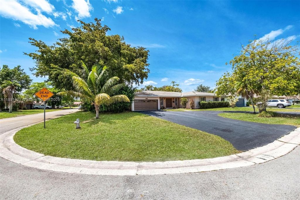 Photo of 10840 NW 40th St, Coral Springs, FL 33065 (MLS # A11891622)