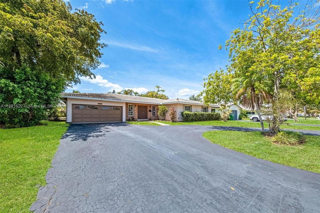 Photo of 10840 NW 40th St, Coral Springs, FL 33065 (MLS # A11891622)