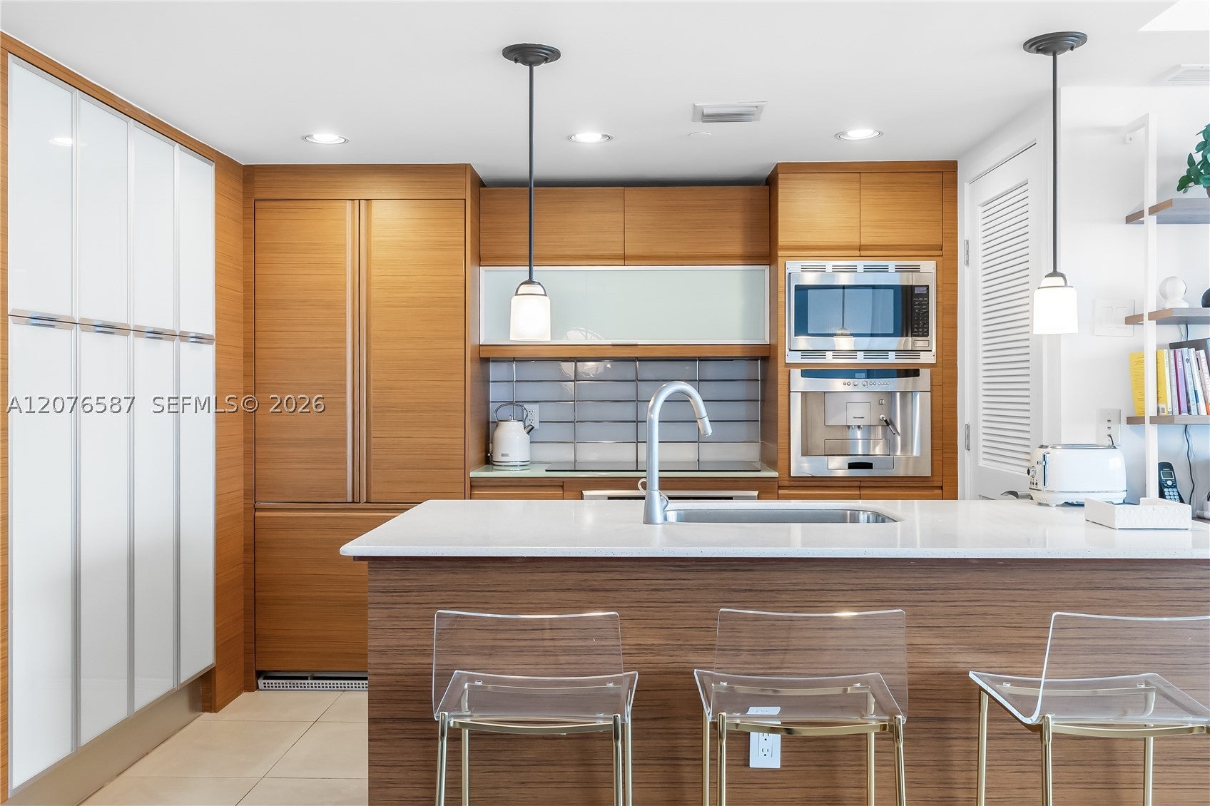 5875 Collins Ave 903