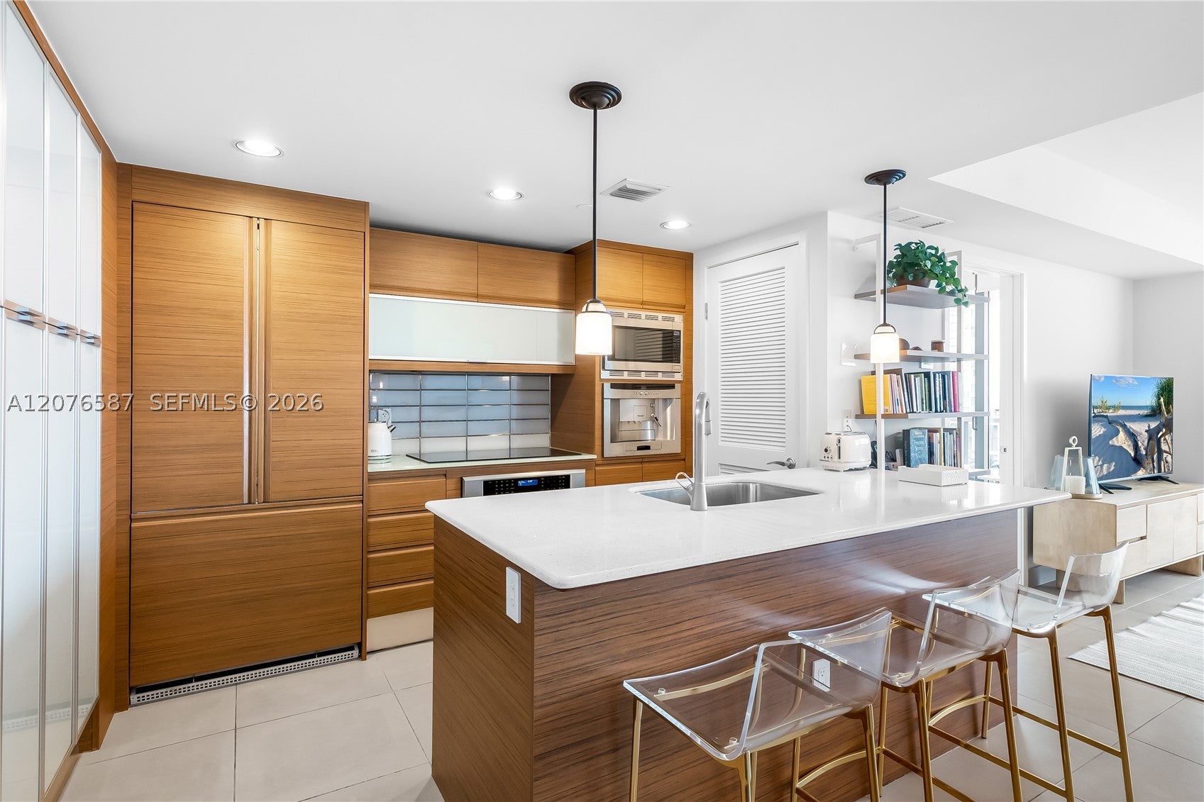 5875 Collins Ave 903
