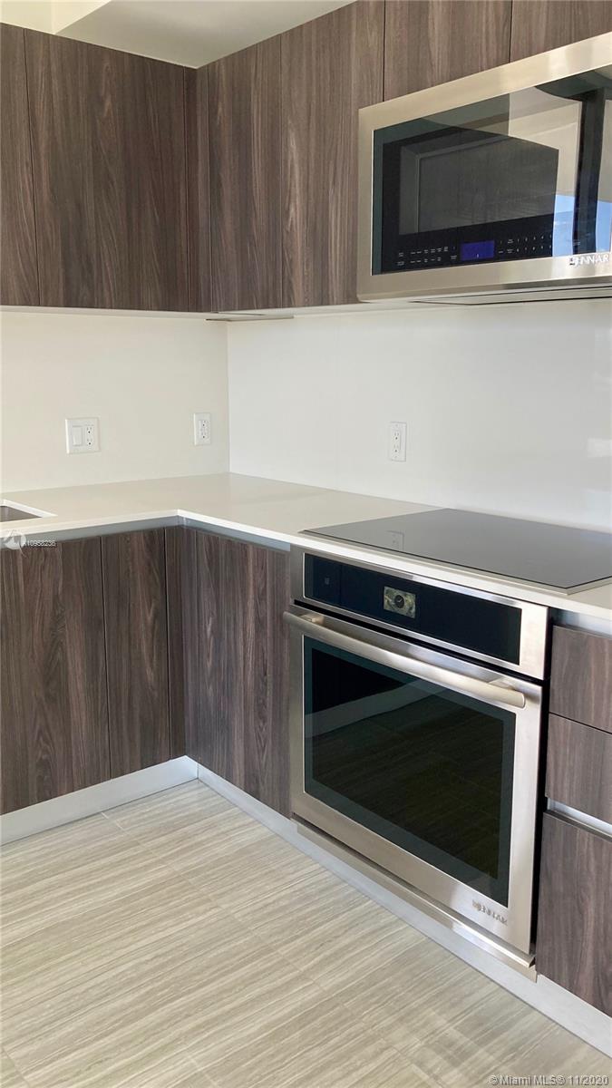 AVENTURA PARKSQUARE - Residential