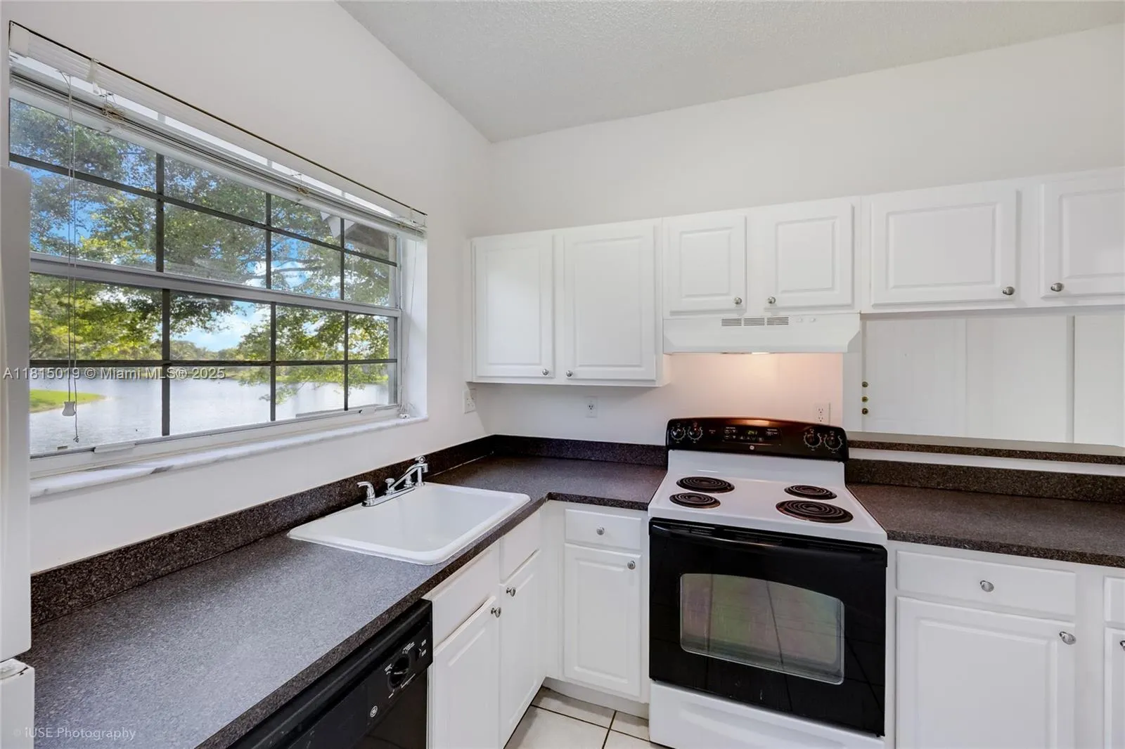 Pembroke Pines, Florida 33024, United States, 2 Bedrooms Bedrooms, ,2 BathroomsBathrooms,Residential,Active,143716