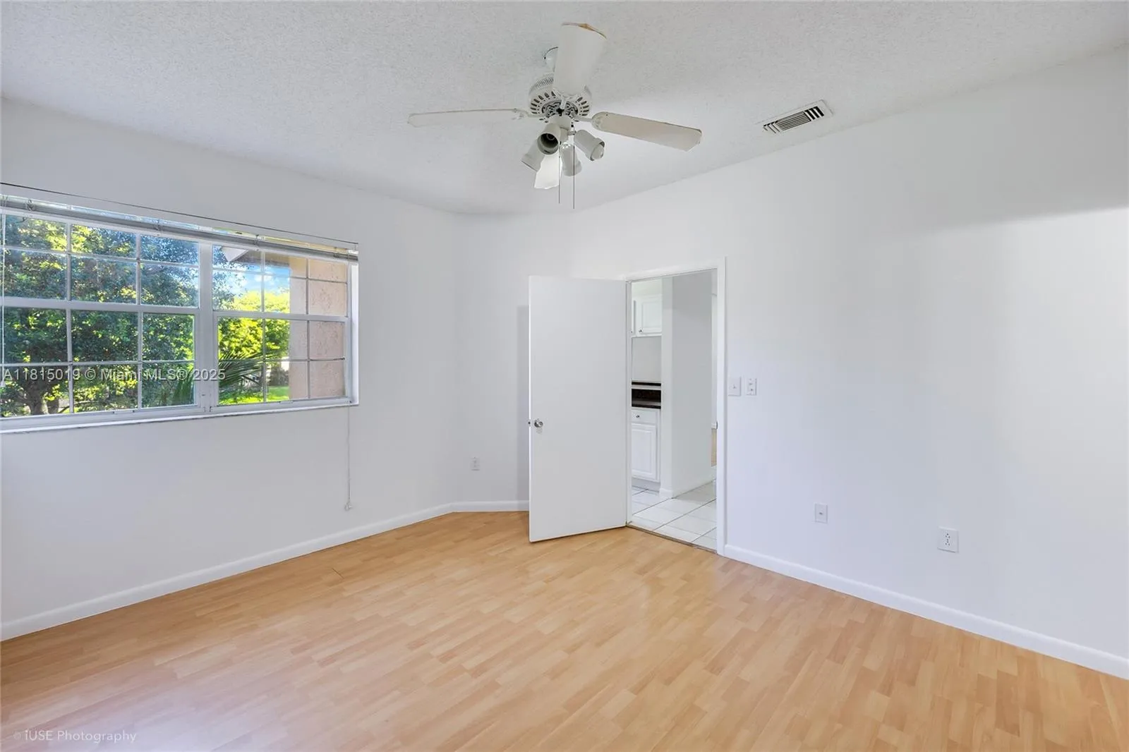 Pembroke Pines, Florida 33024, United States, 2 Bedrooms Bedrooms, ,2 BathroomsBathrooms,Residential,Active,143716