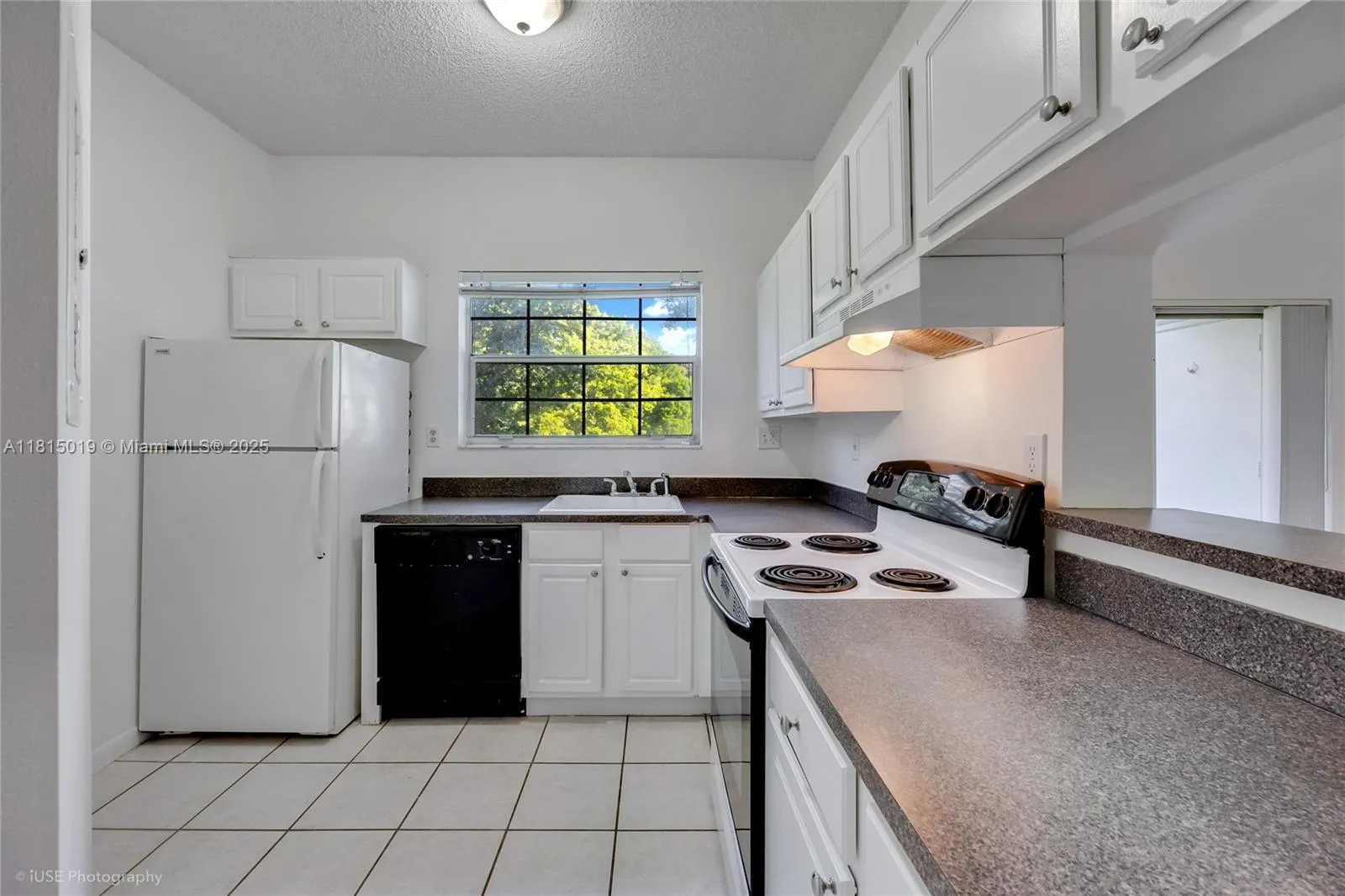 Pembroke Pines, Florida 33024, United States, 2 Bedrooms Bedrooms, ,2 BathroomsBathrooms,Residential,Active,143716