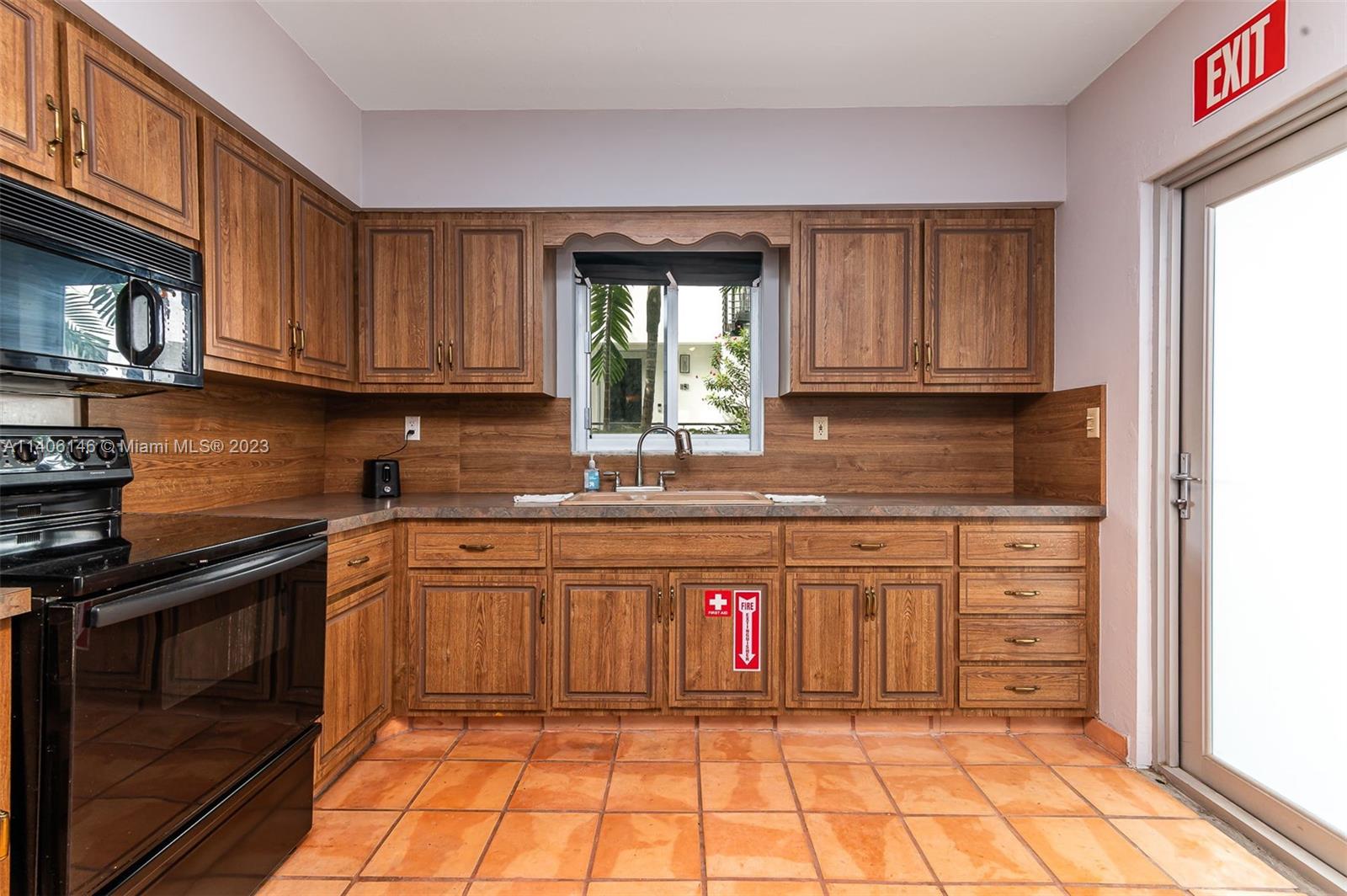 ISLAND HOUSE SOUTH CONDO - Residential Income