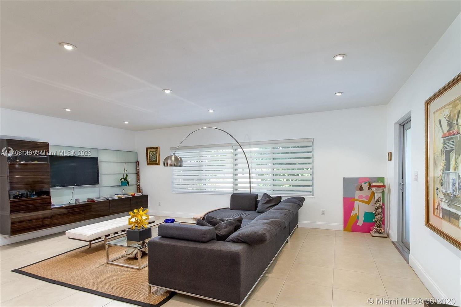 ISLAND HOUSE SOUTH CONDO - Residential Income