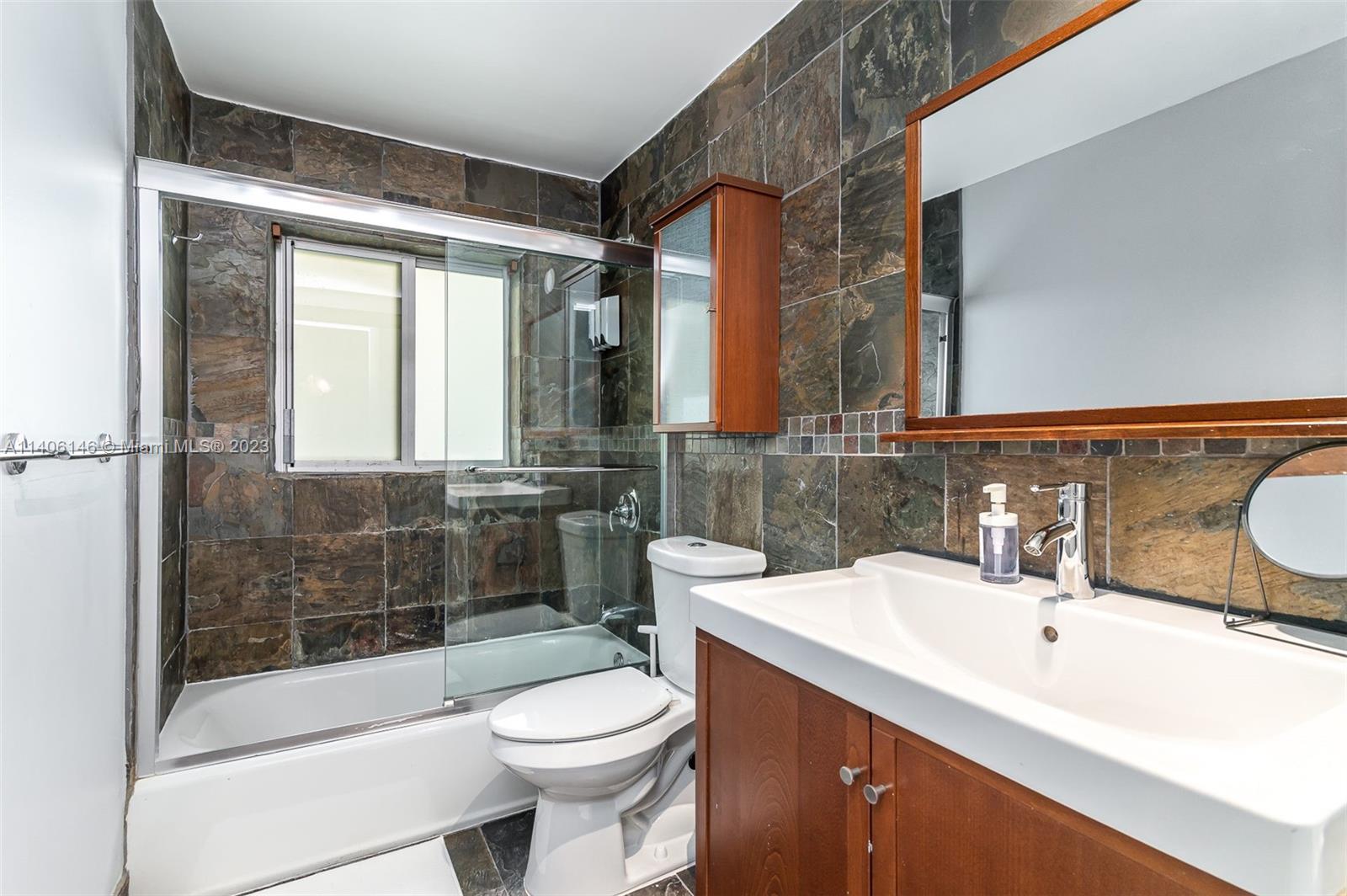 ISLAND HOUSE SOUTH CONDO - Residential Income