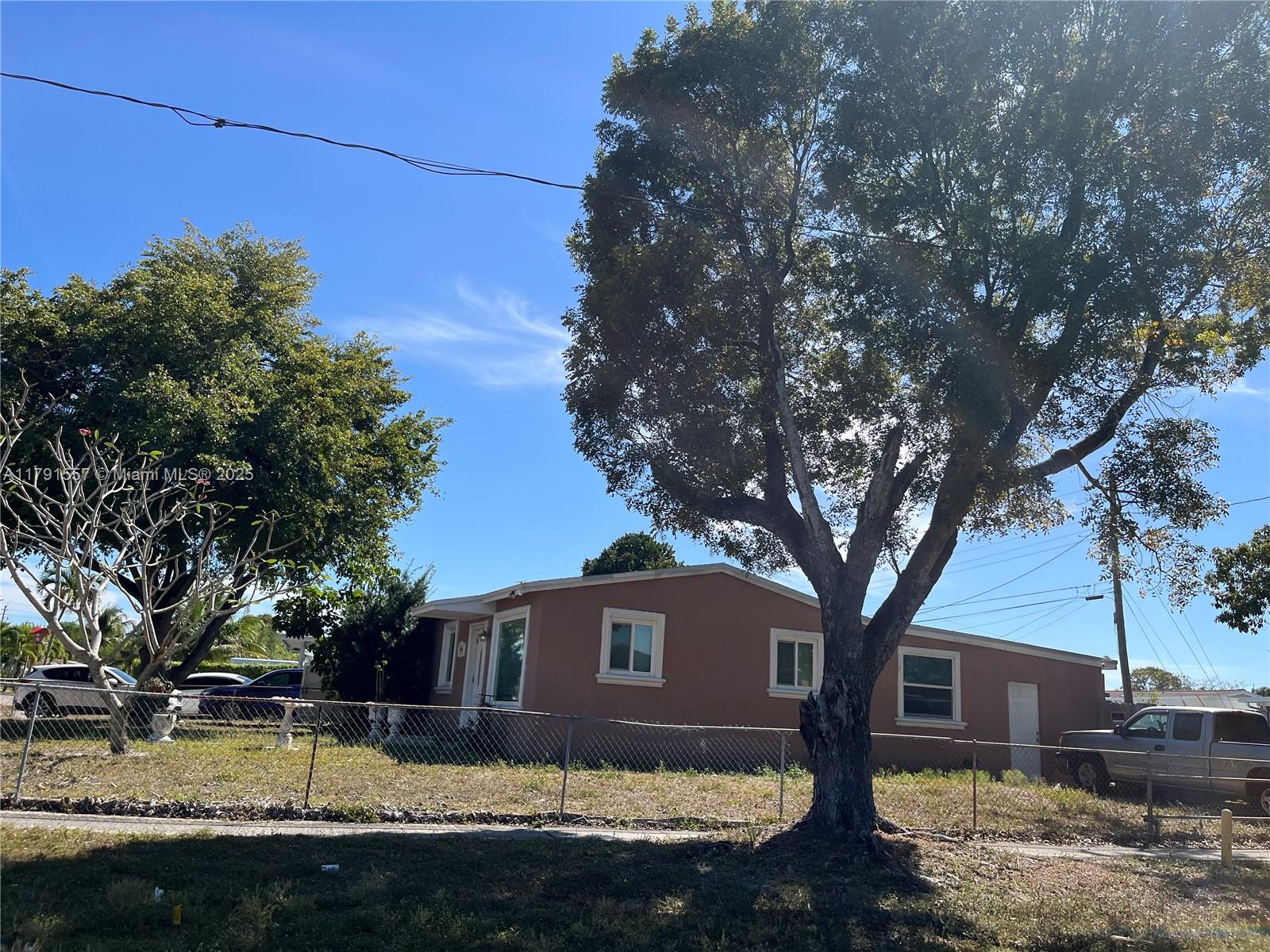 840 N 68th Ter, Hollywood, Broward County, Florida - 3 Bedrooms  
1 Bathrooms - 