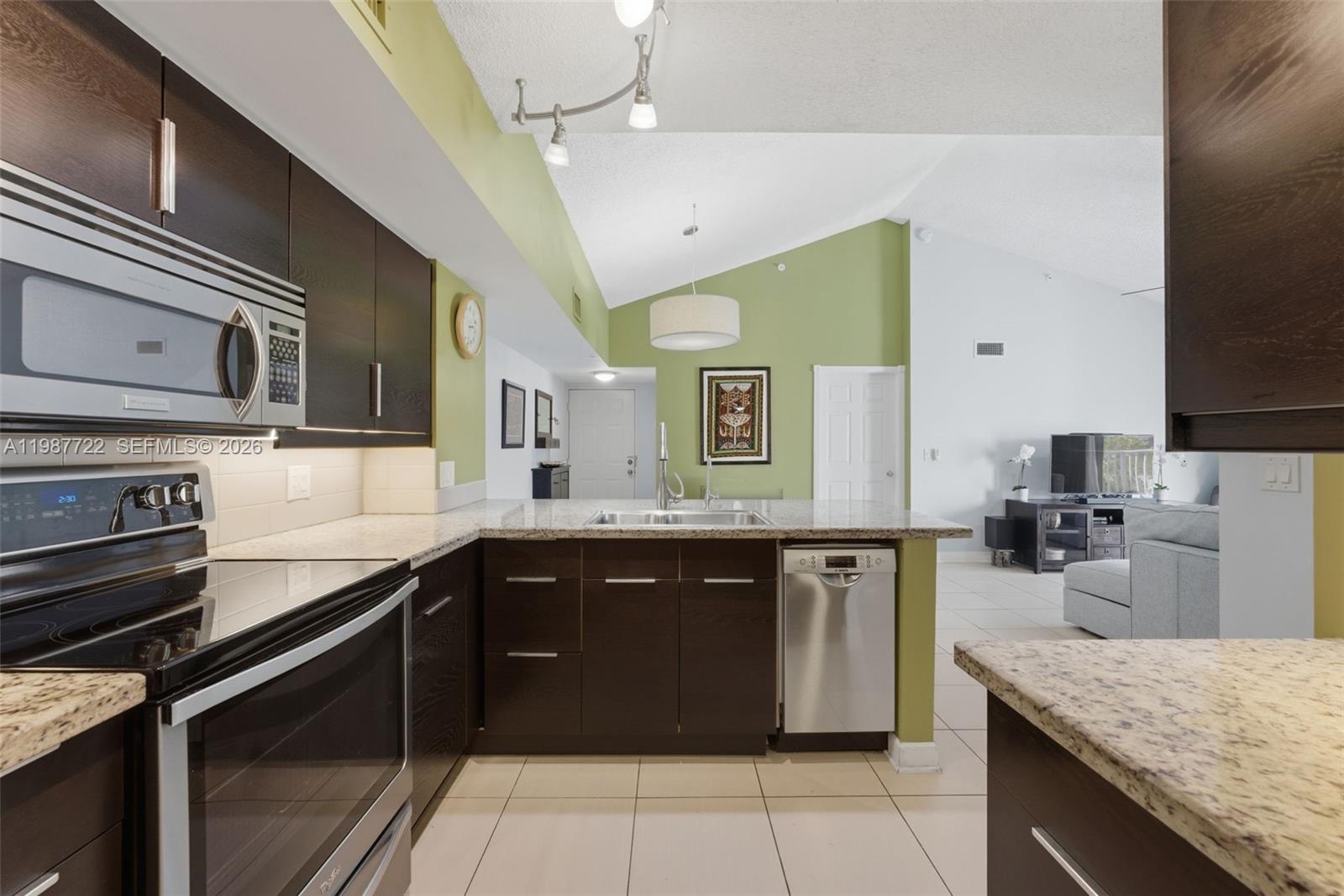 ROYAL GRAND CONDO - Residential