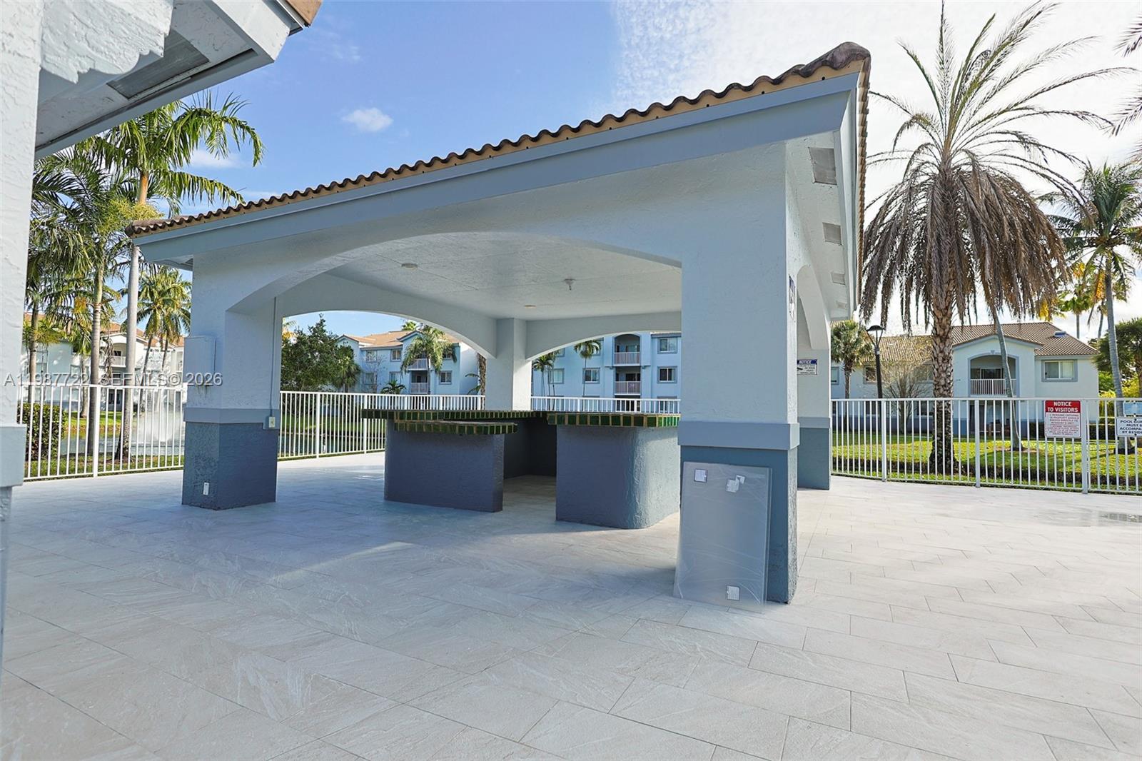 ROYAL GRAND CONDO - Residential