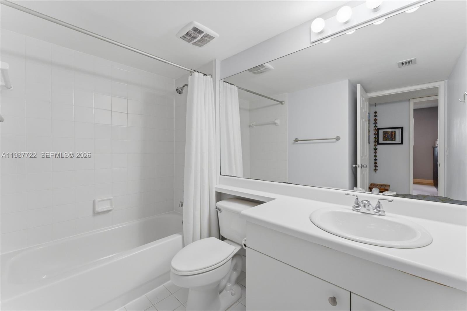 ROYAL GRAND CONDO - Residential