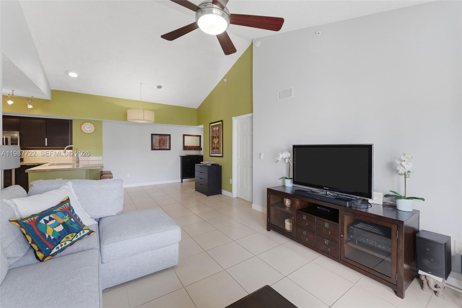 ROYAL GRAND CONDO - Residential