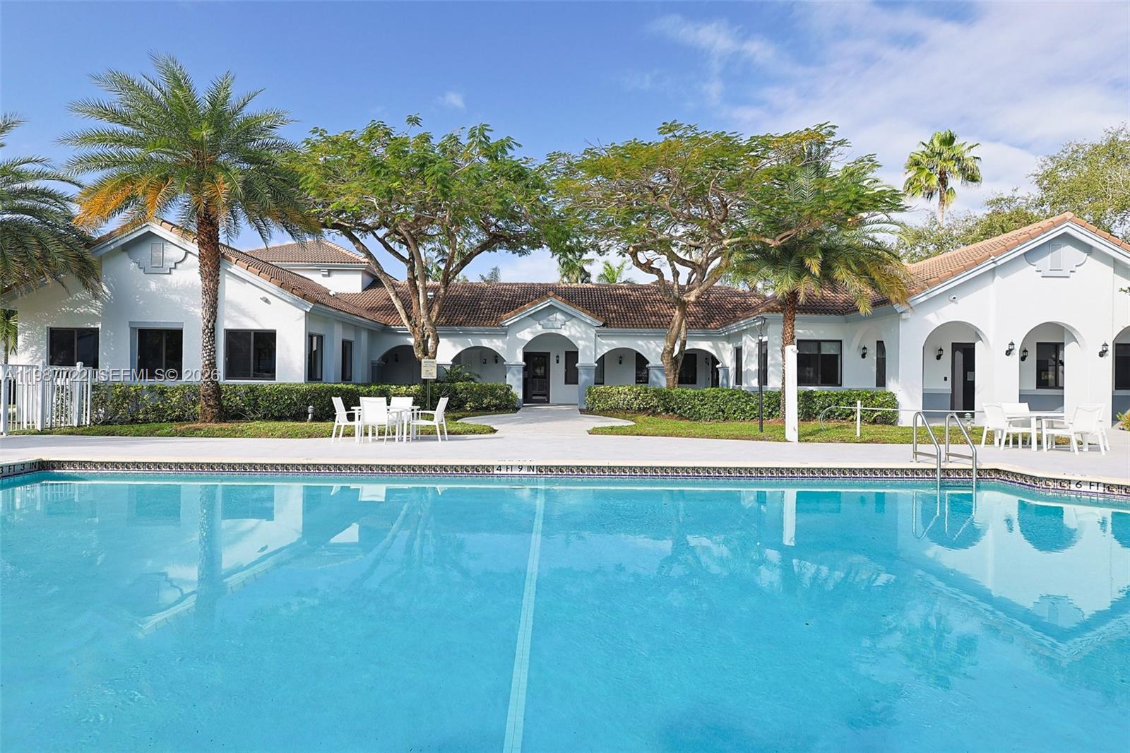 ROYAL GRAND CONDO - Residential