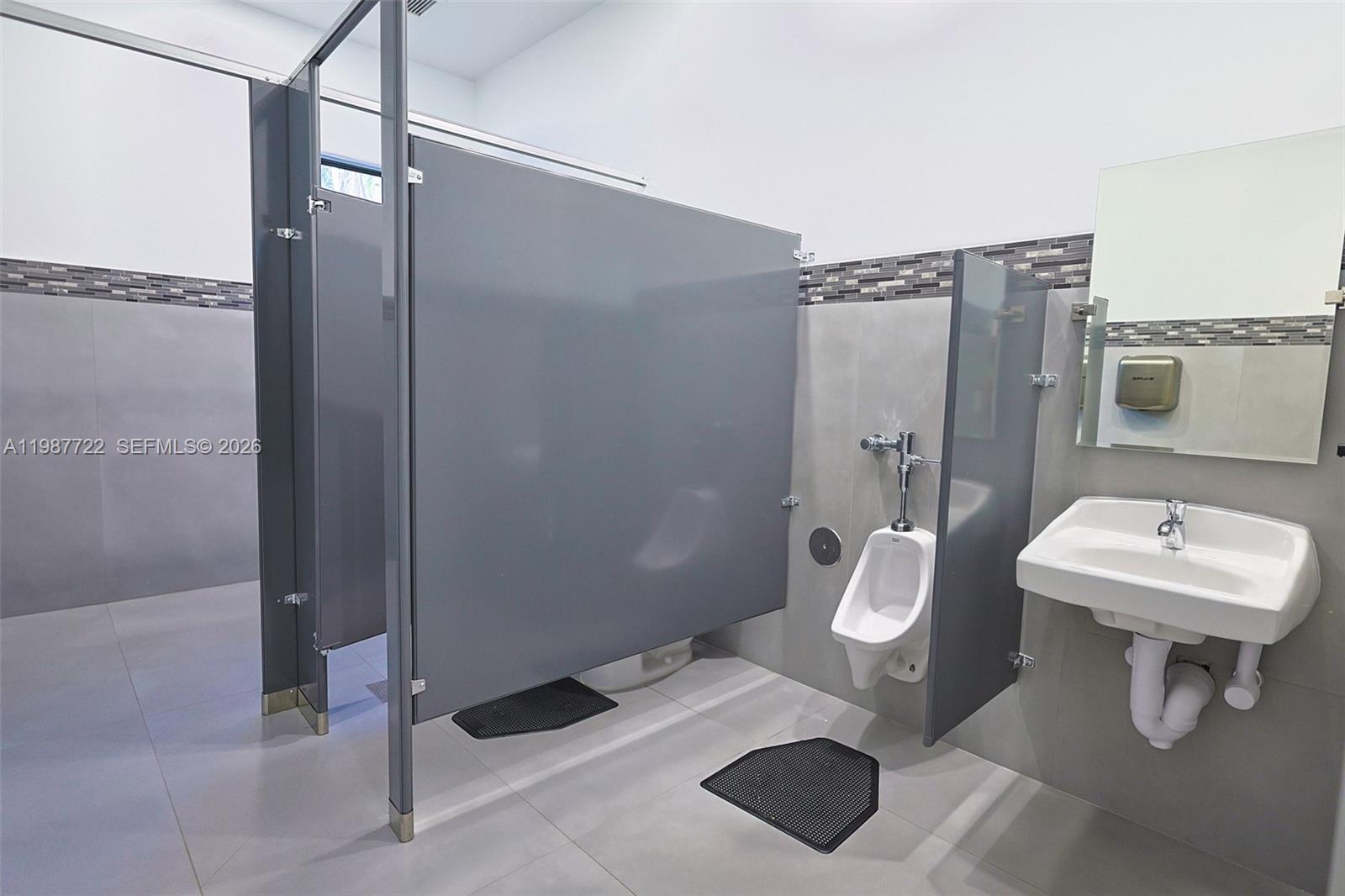 ROYAL GRAND CONDO - Residential