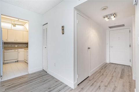 3625 N Country Club Dr 901 Aventura FL 33180