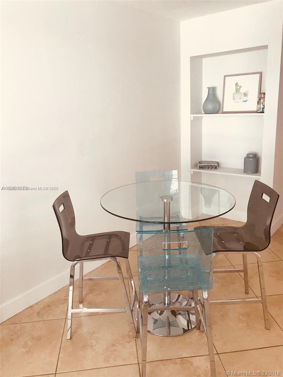 THE COLLINS CONDO - Residential