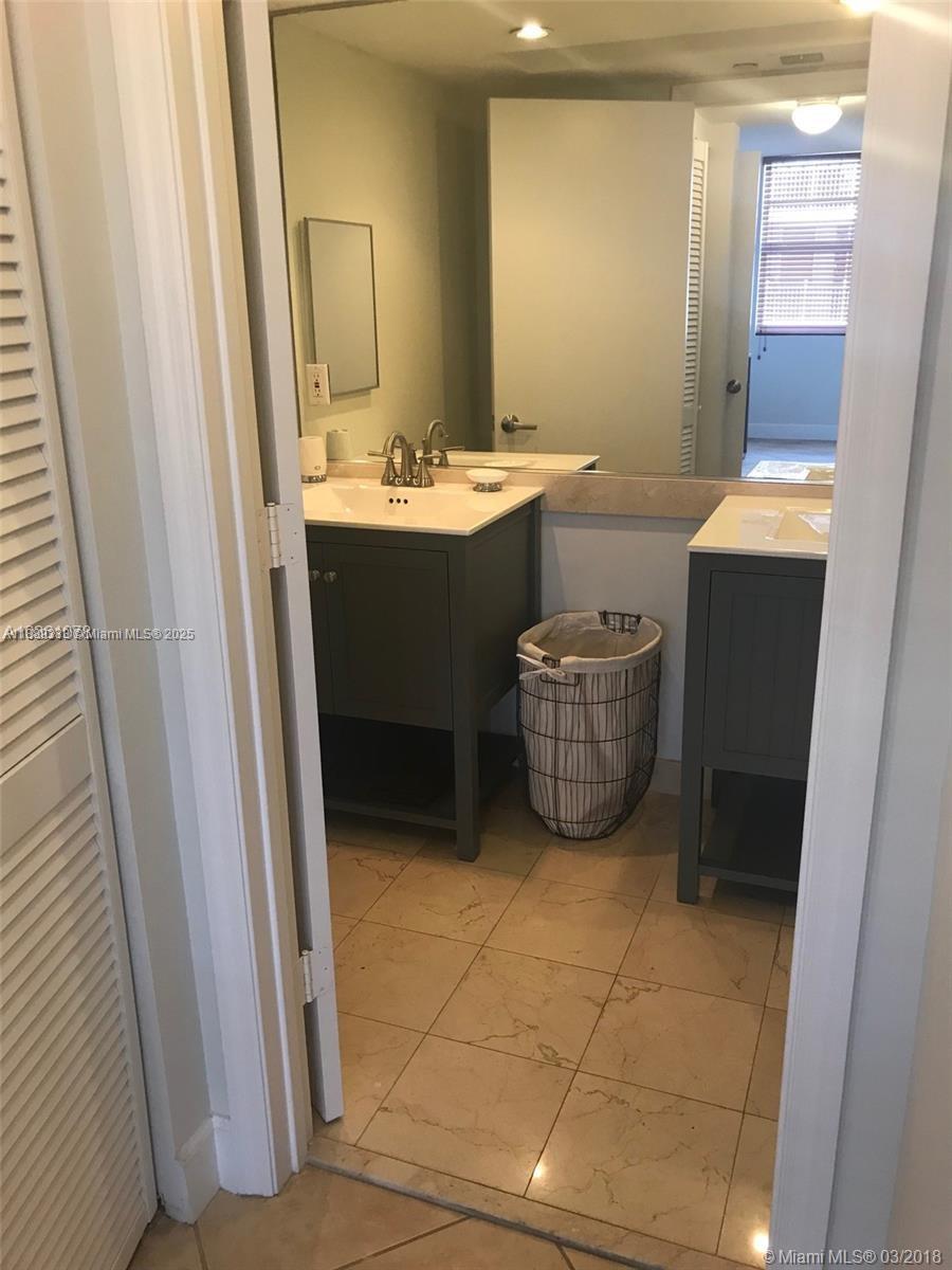 THE COLLINS CONDO - Residential