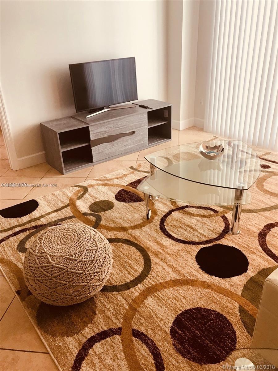 THE COLLINS CONDO - Residential