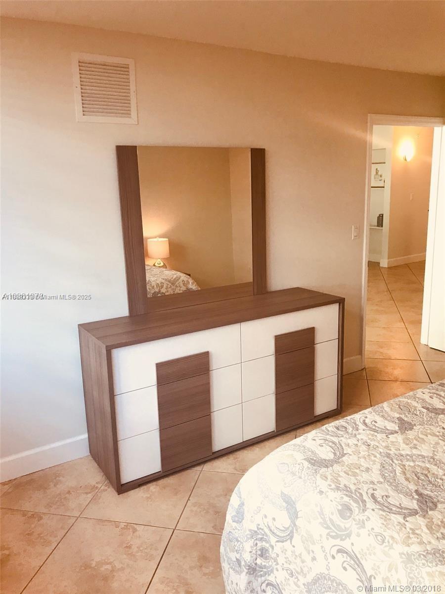 THE COLLINS CONDO - Residential