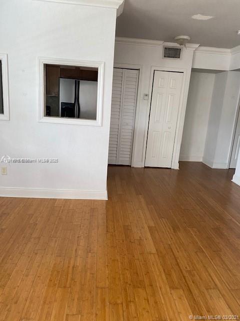 Rental Property at 1950 Biarritz Dr 5, Miami Beach, Miami-Dade County, Florida - Bedrooms: 1 
Bathrooms: 1  - $1,900 MO.