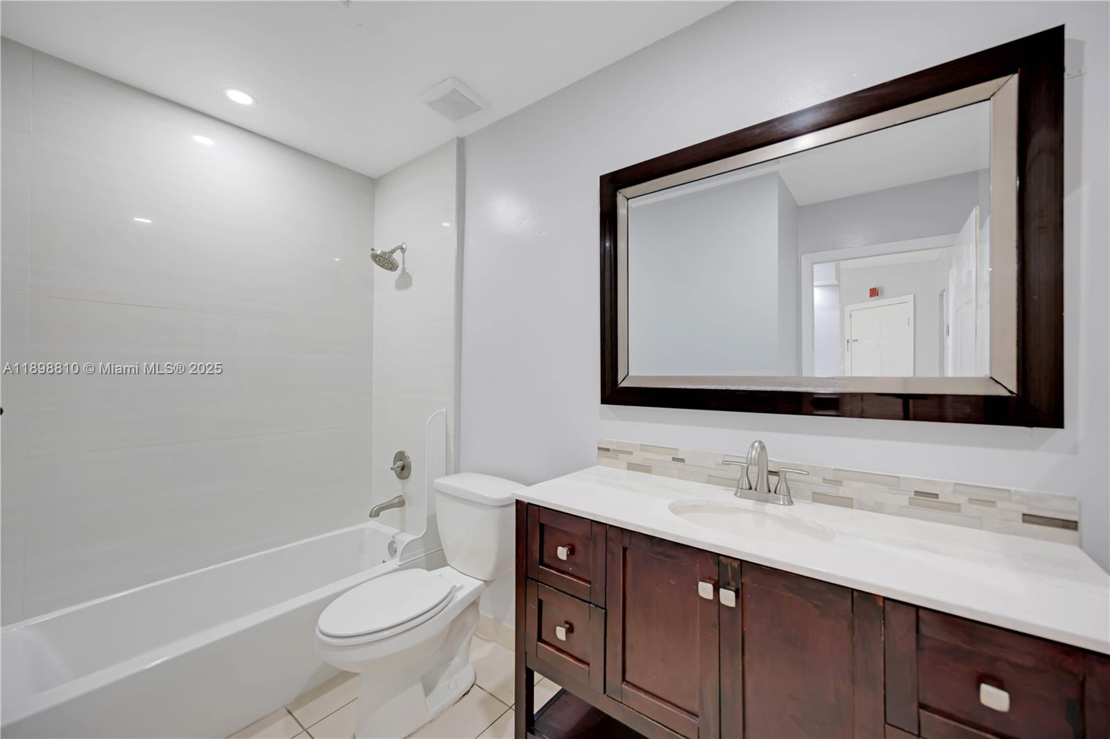 LA HACIENDA COUNTRY CLUB - Residential