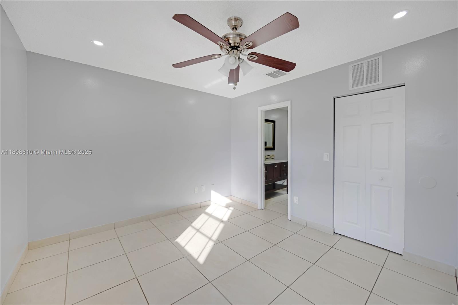 LA HACIENDA COUNTRY CLUB - Residential