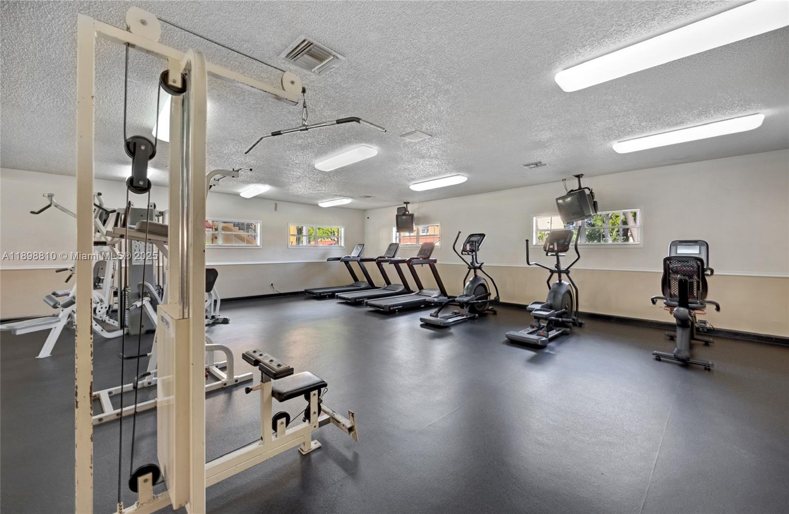 LA HACIENDA COUNTRY CLUB - Residential