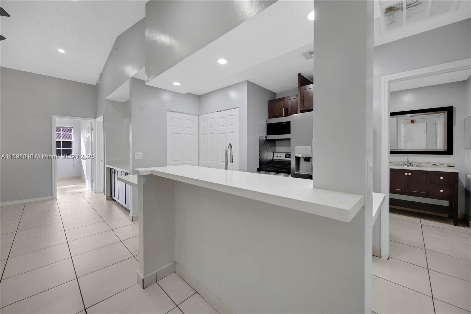 LA HACIENDA COUNTRY CLUB - Residential