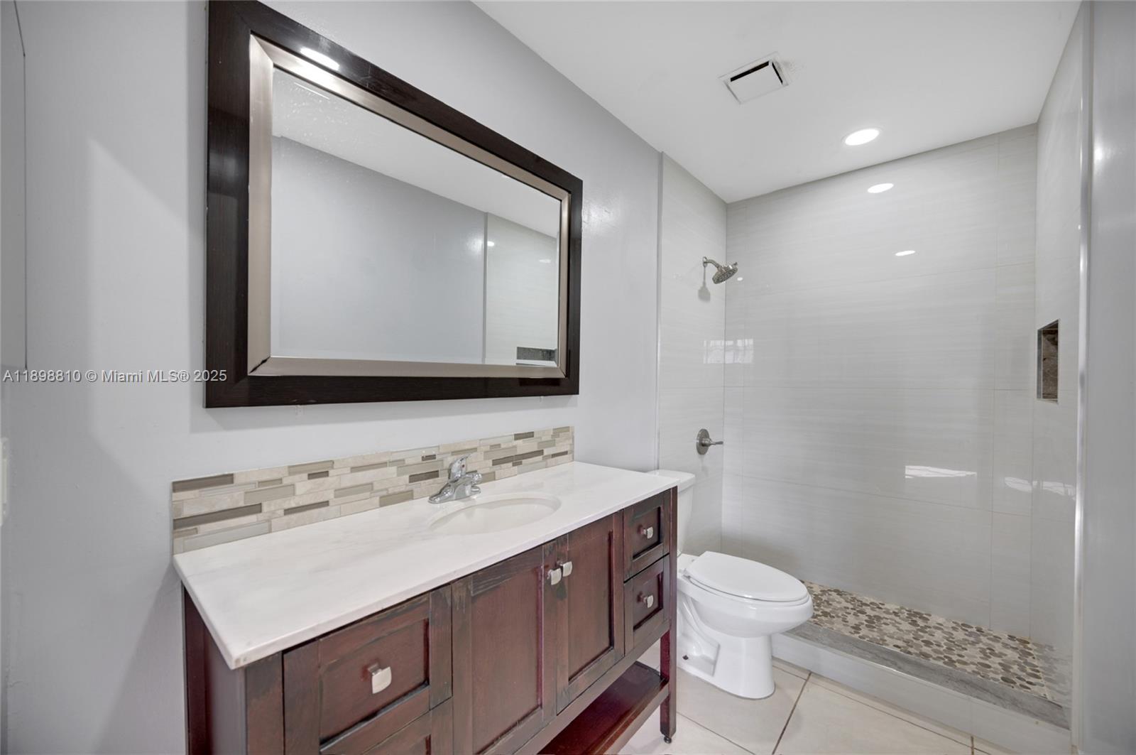 LA HACIENDA COUNTRY CLUB - Residential
