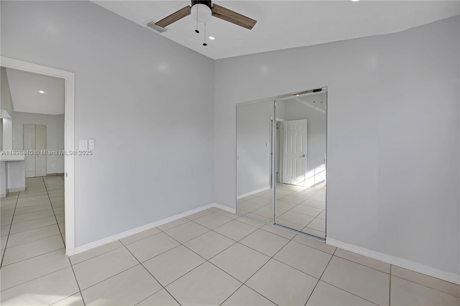 LA HACIENDA COUNTRY CLUB - Residential