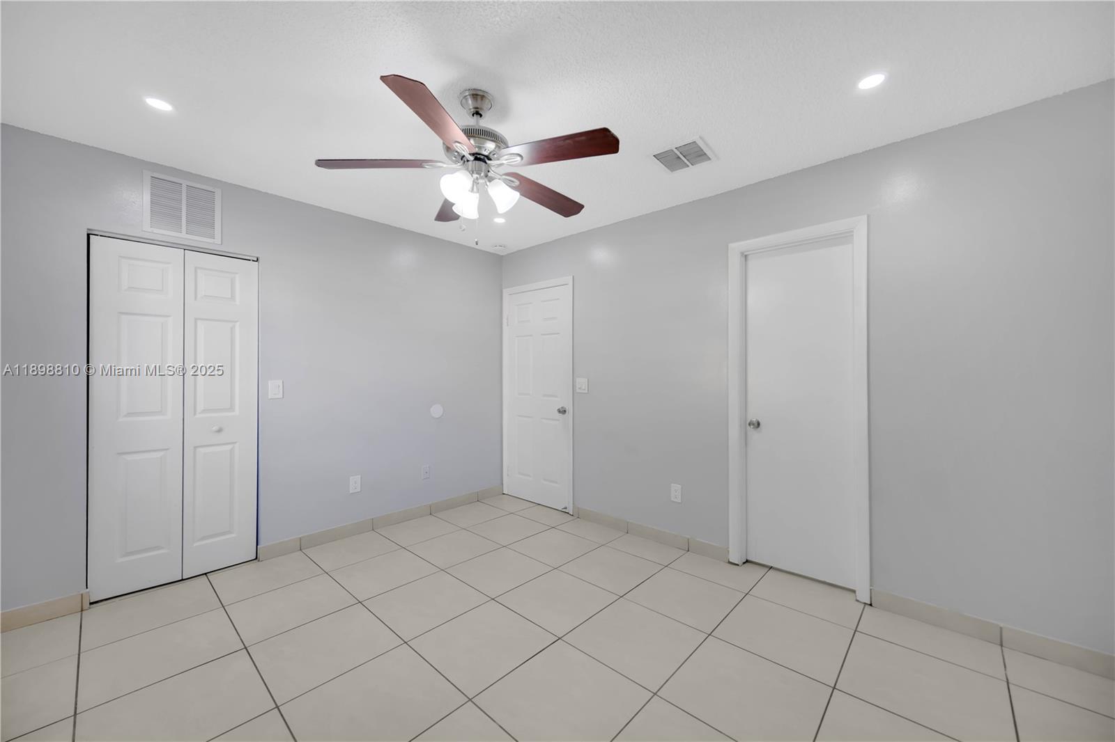 LA HACIENDA COUNTRY CLUB - Residential