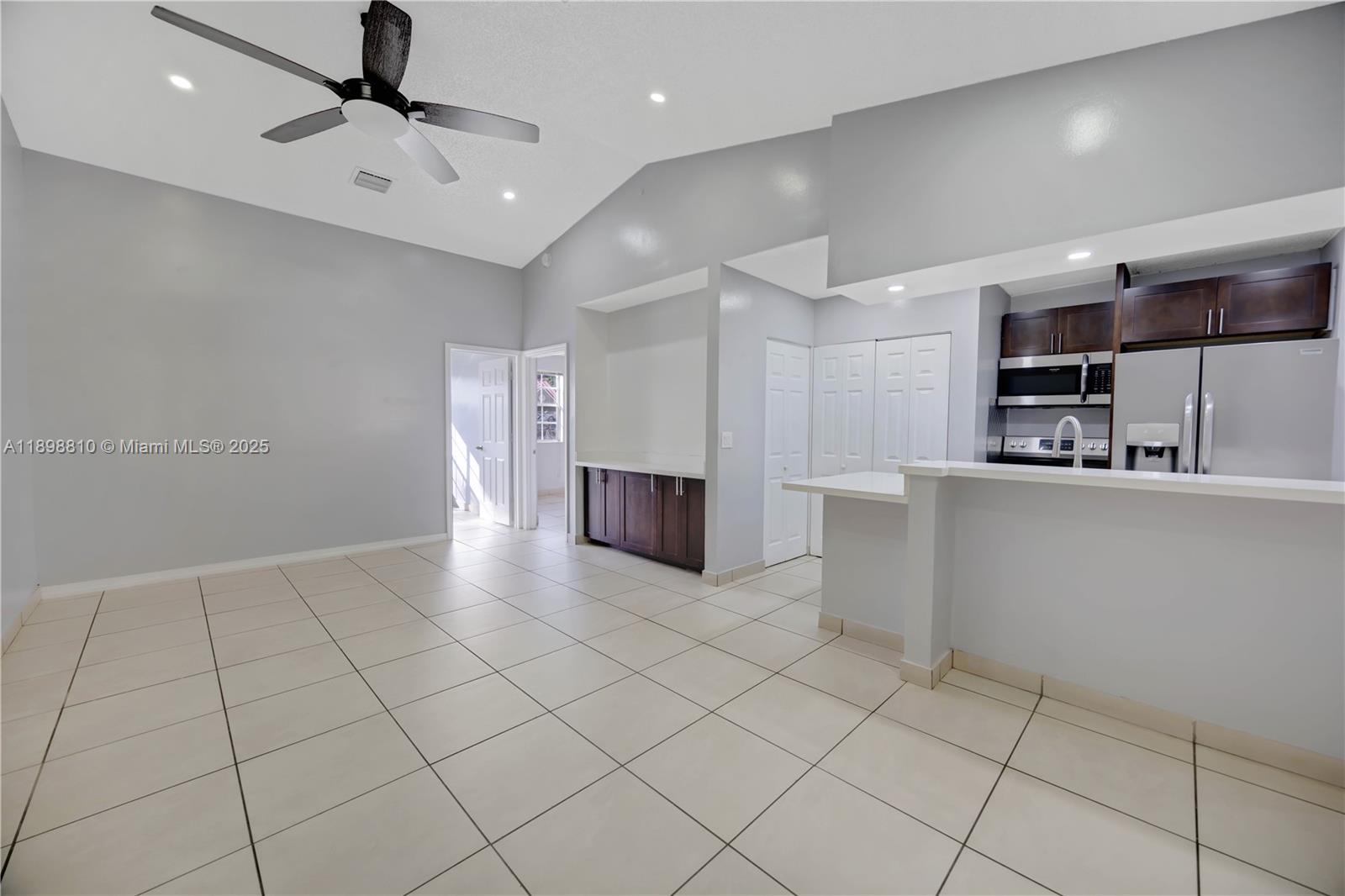 LA HACIENDA COUNTRY CLUB - Residential