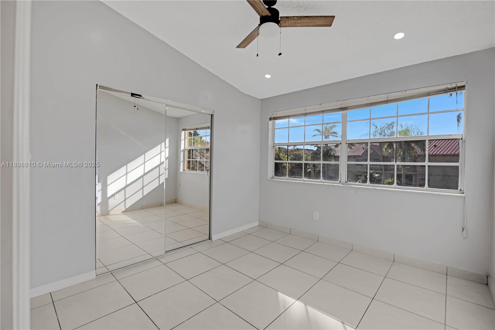 LA HACIENDA COUNTRY CLUB - Residential