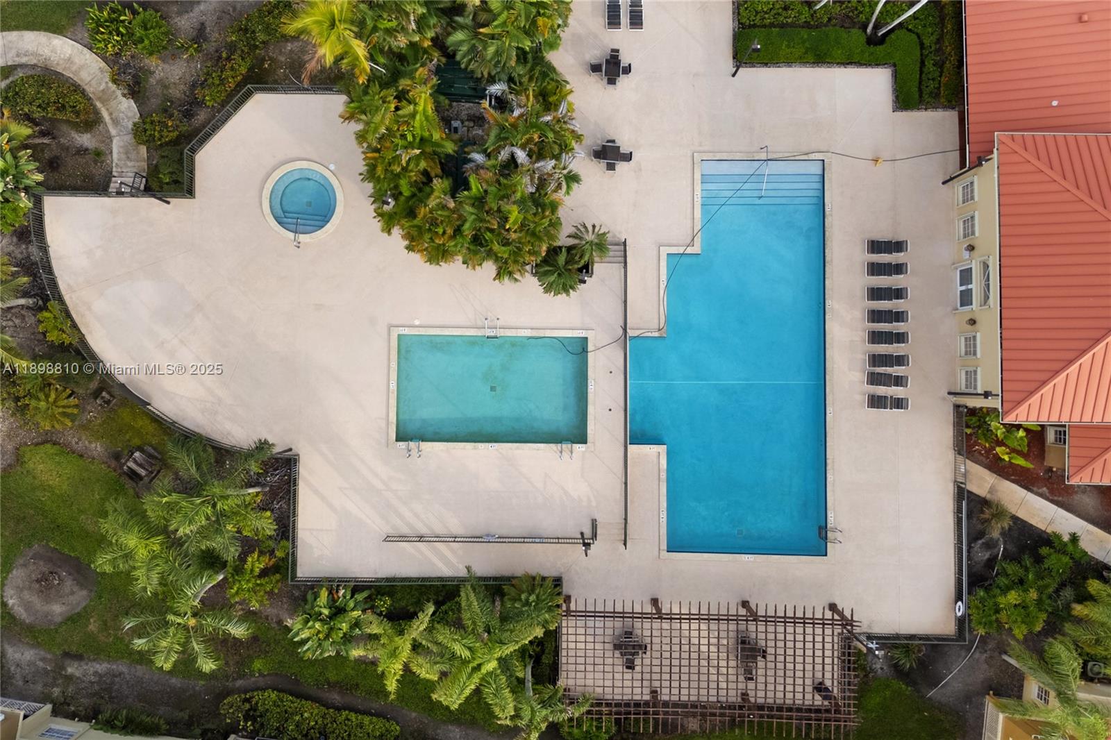 LA HACIENDA COUNTRY CLUB - Residential