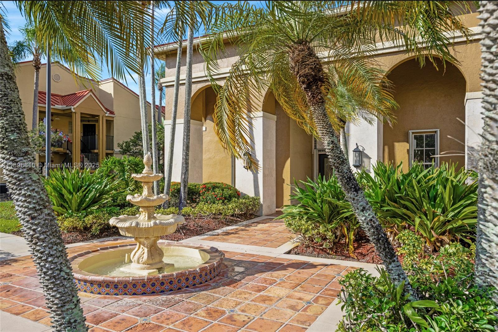 LA HACIENDA COUNTRY CLUB - Residential