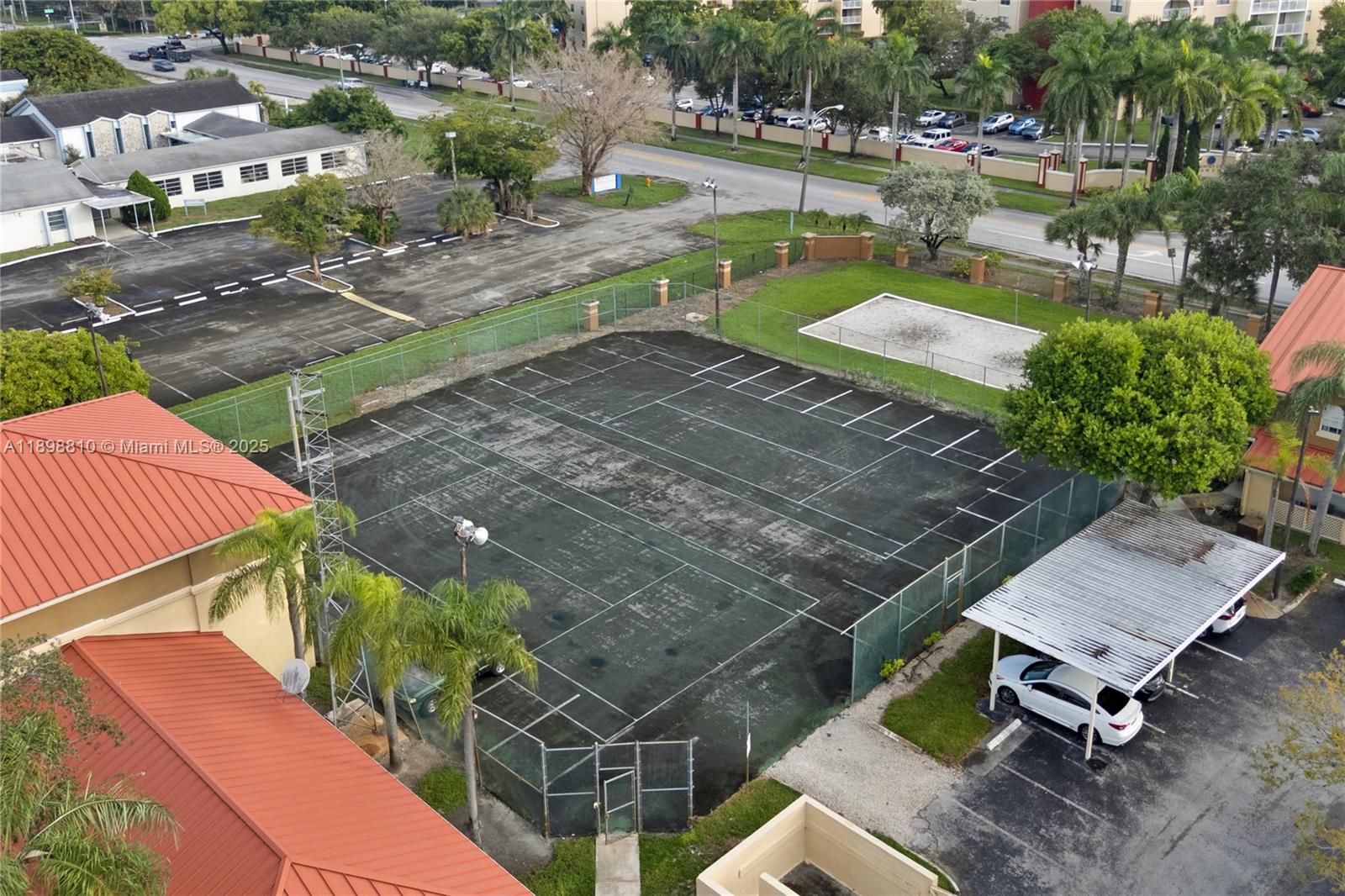 LA HACIENDA COUNTRY CLUB - Residential