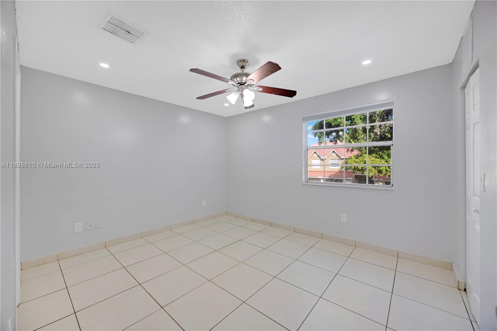 LA HACIENDA COUNTRY CLUB - Residential