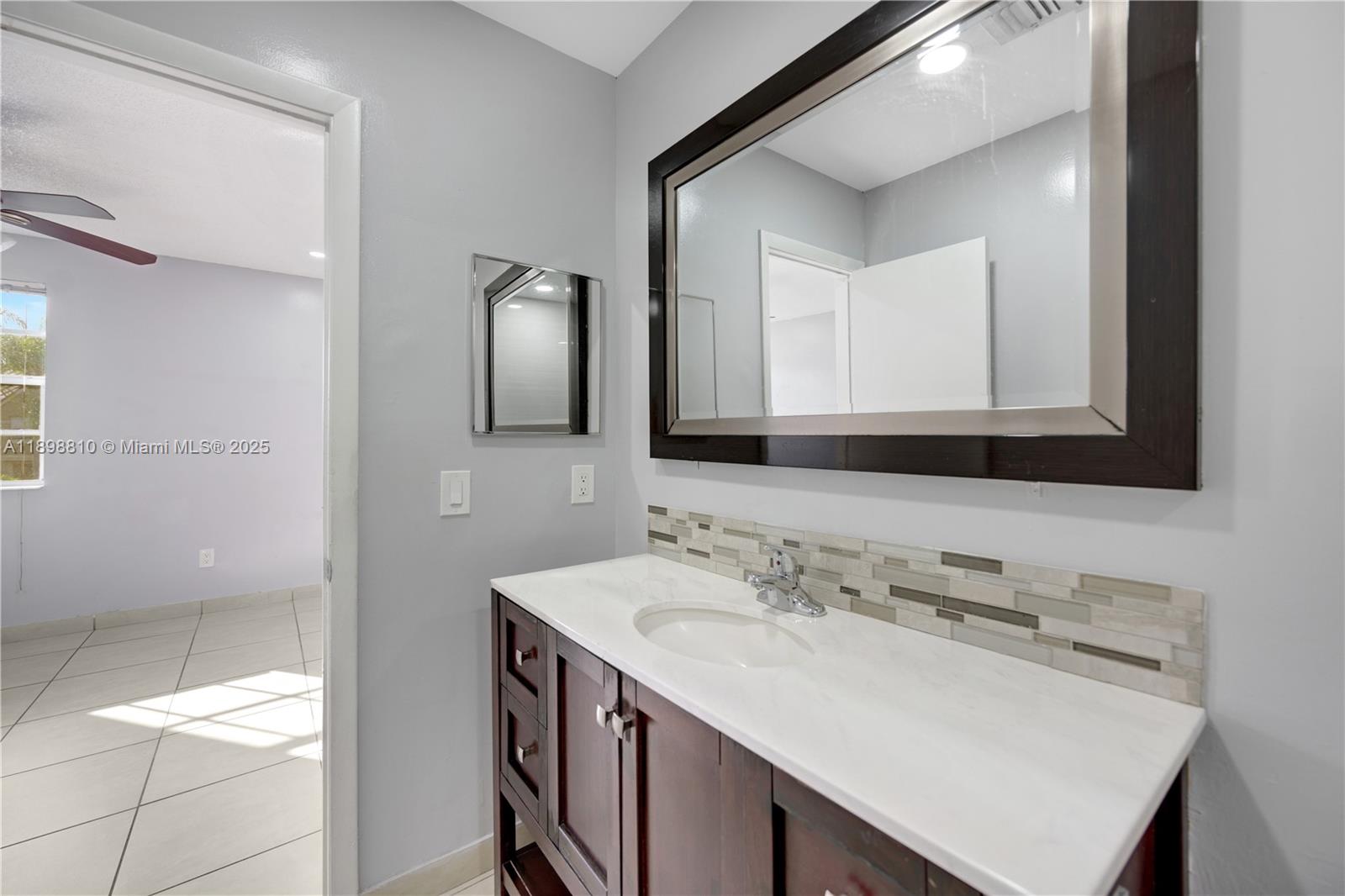 LA HACIENDA COUNTRY CLUB - Residential