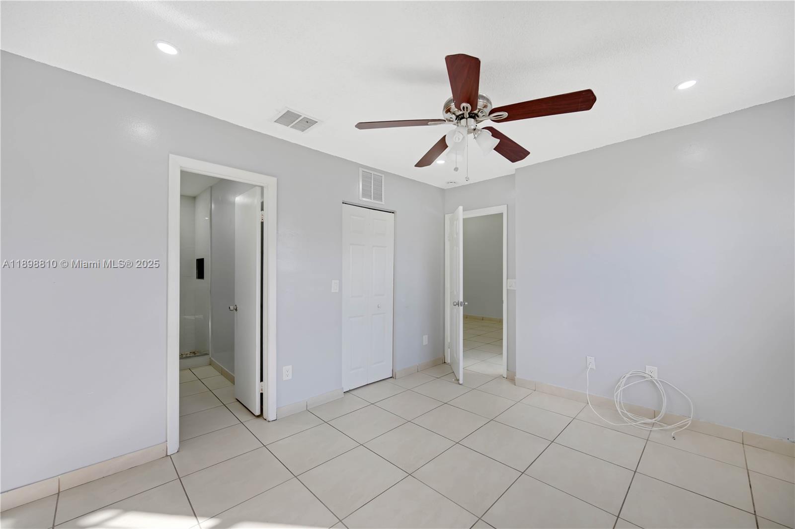 LA HACIENDA COUNTRY CLUB - Residential