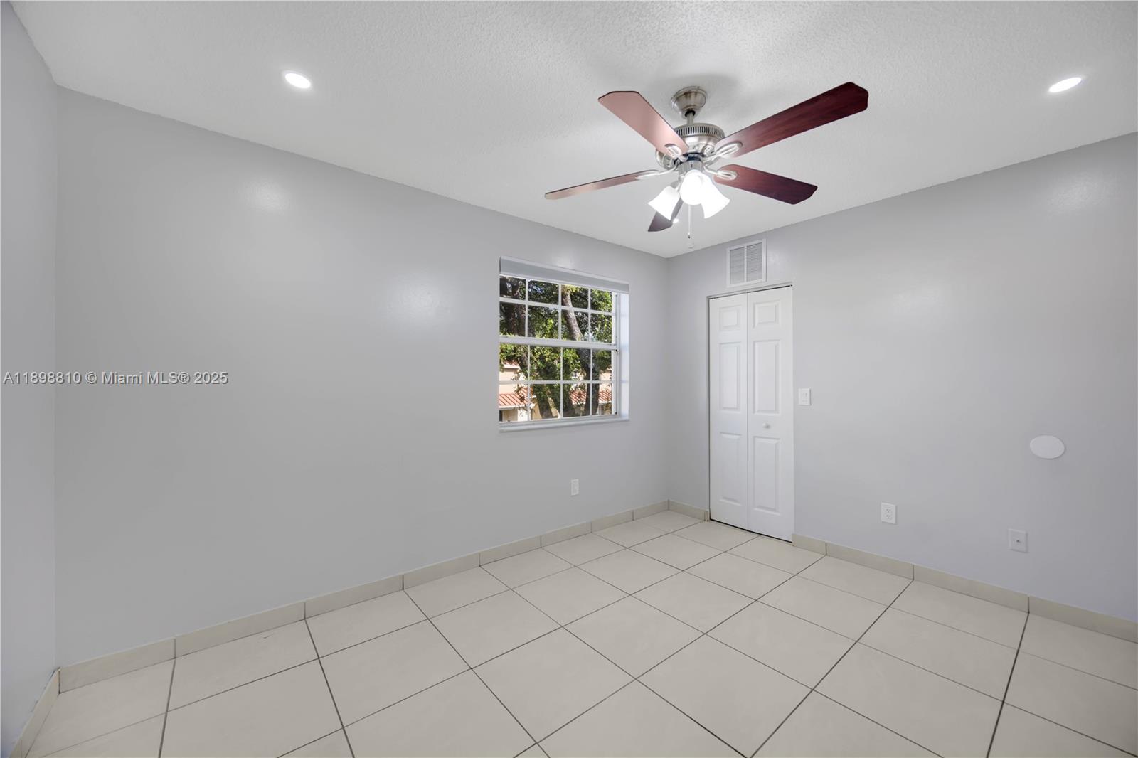 LA HACIENDA COUNTRY CLUB - Residential