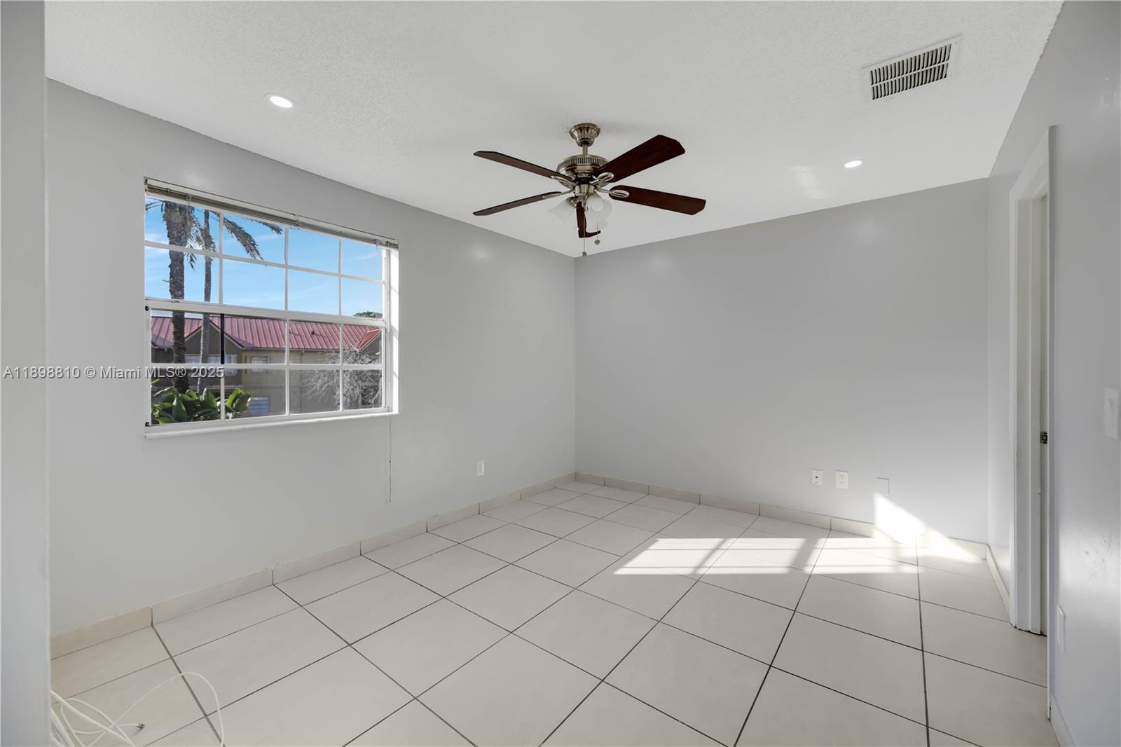 LA HACIENDA COUNTRY CLUB - Residential