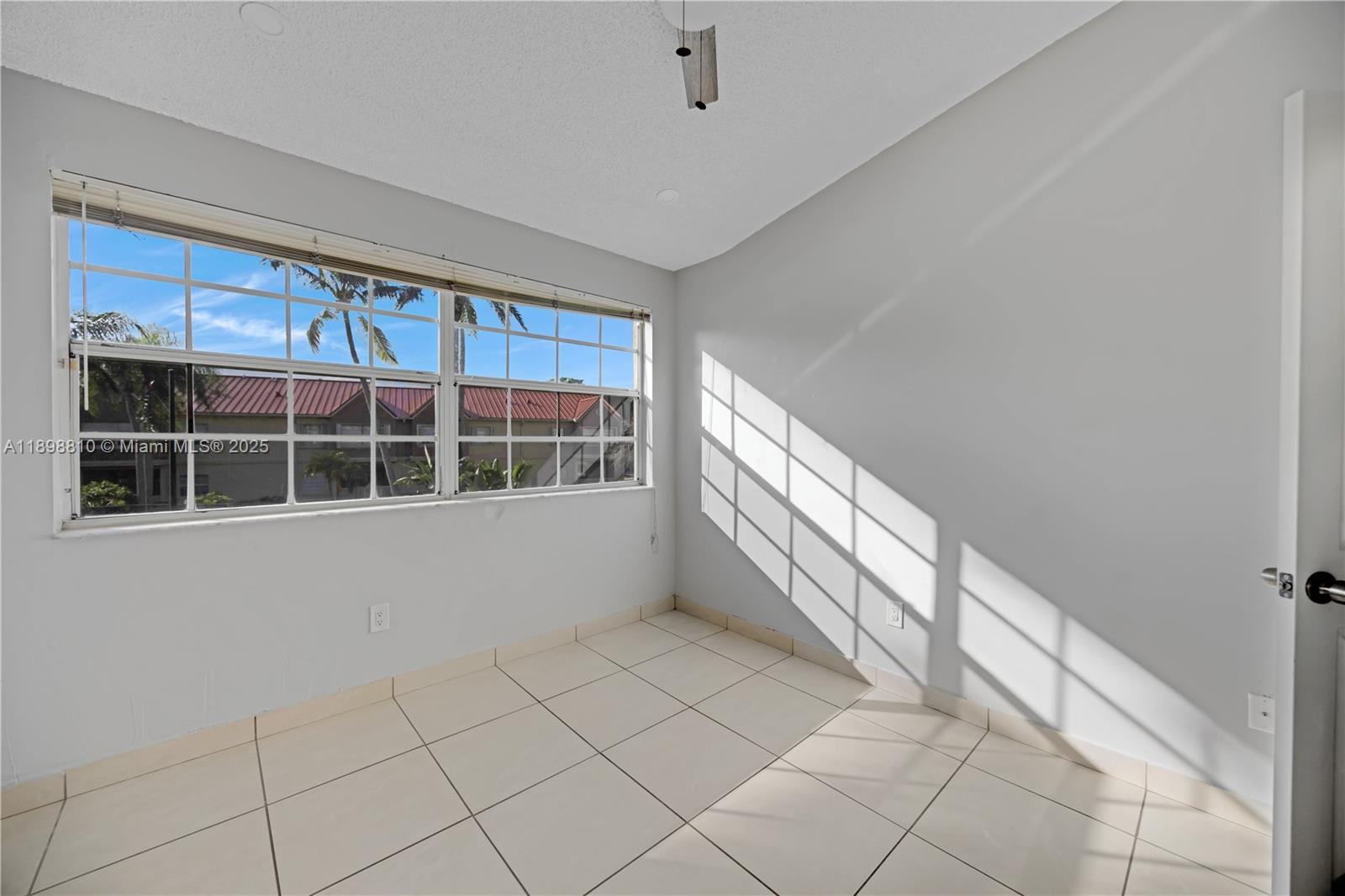 LA HACIENDA COUNTRY CLUB - Residential