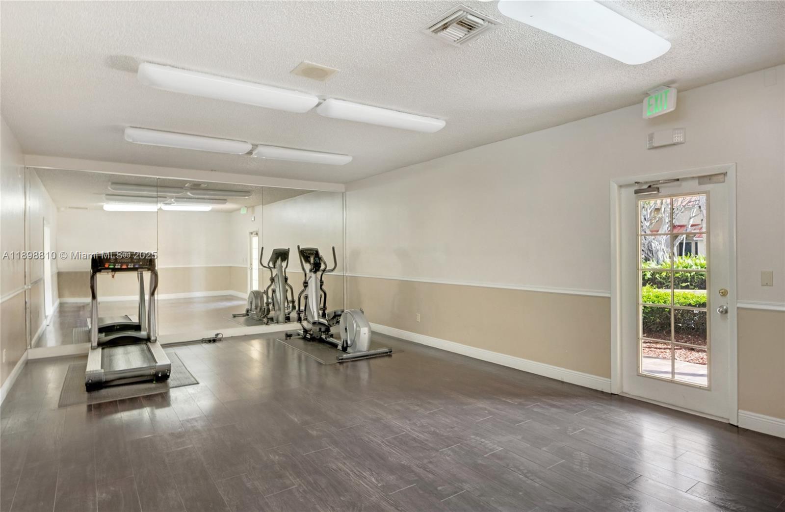 LA HACIENDA COUNTRY CLUB - Residential
