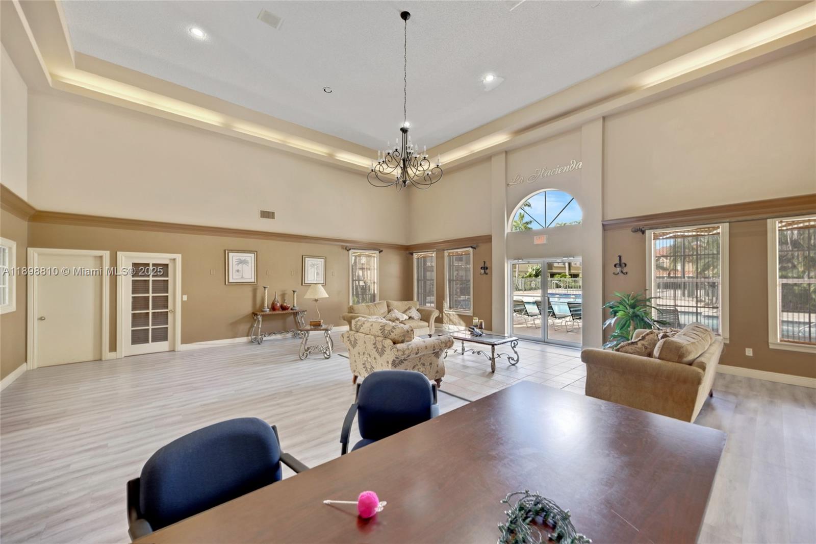 LA HACIENDA COUNTRY CLUB - Residential