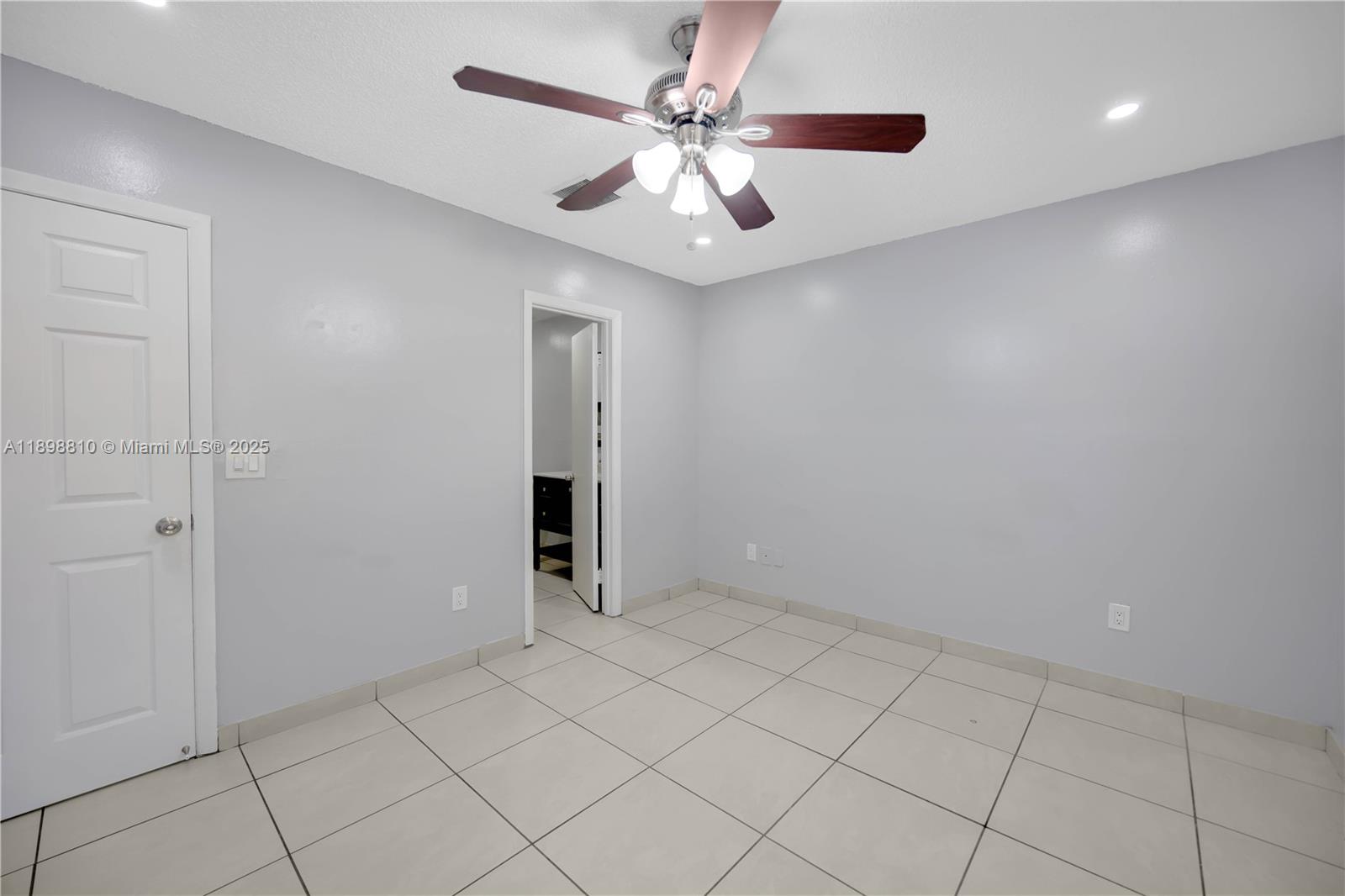 LA HACIENDA COUNTRY CLUB - Residential