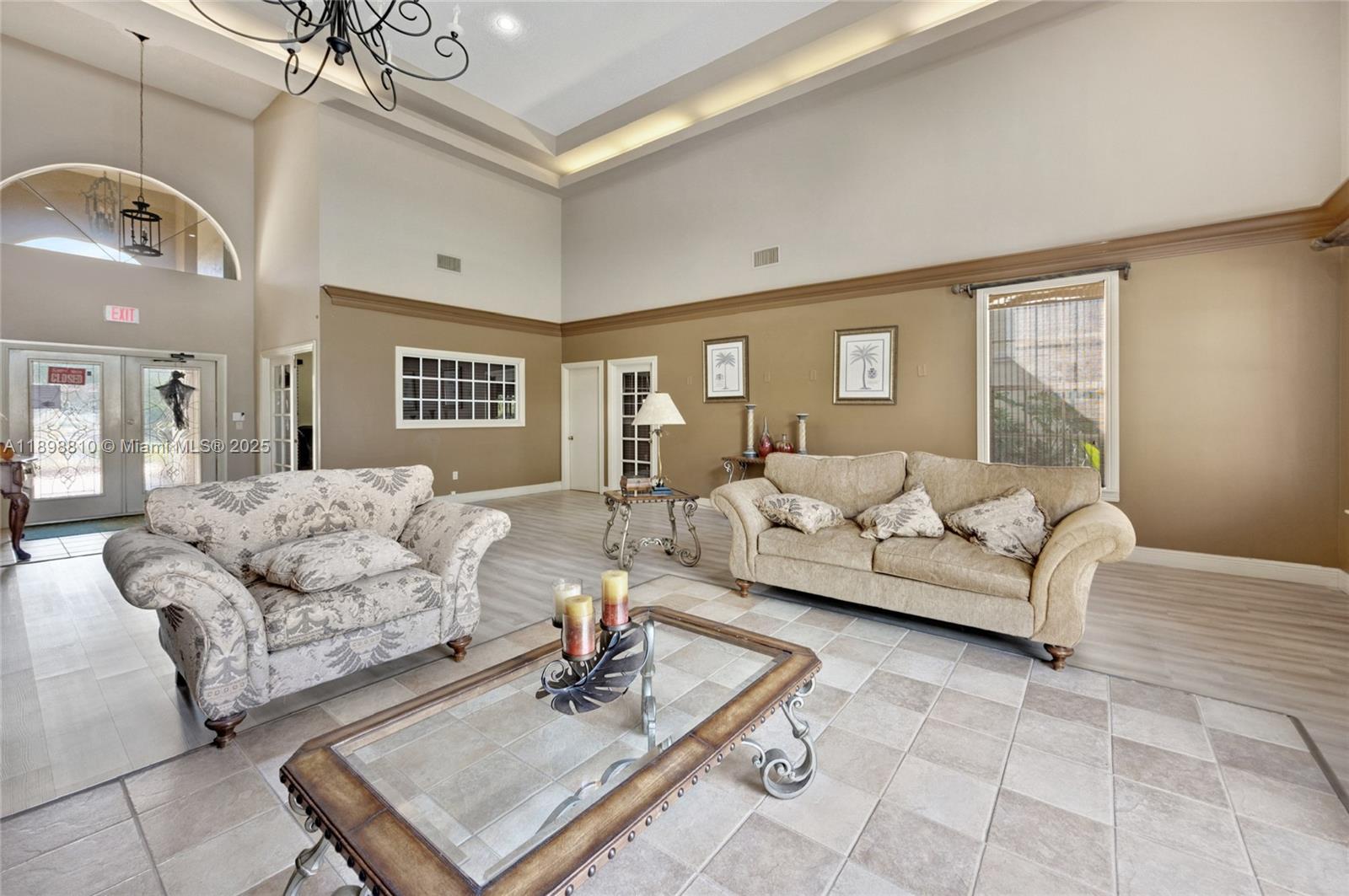 LA HACIENDA COUNTRY CLUB - Residential