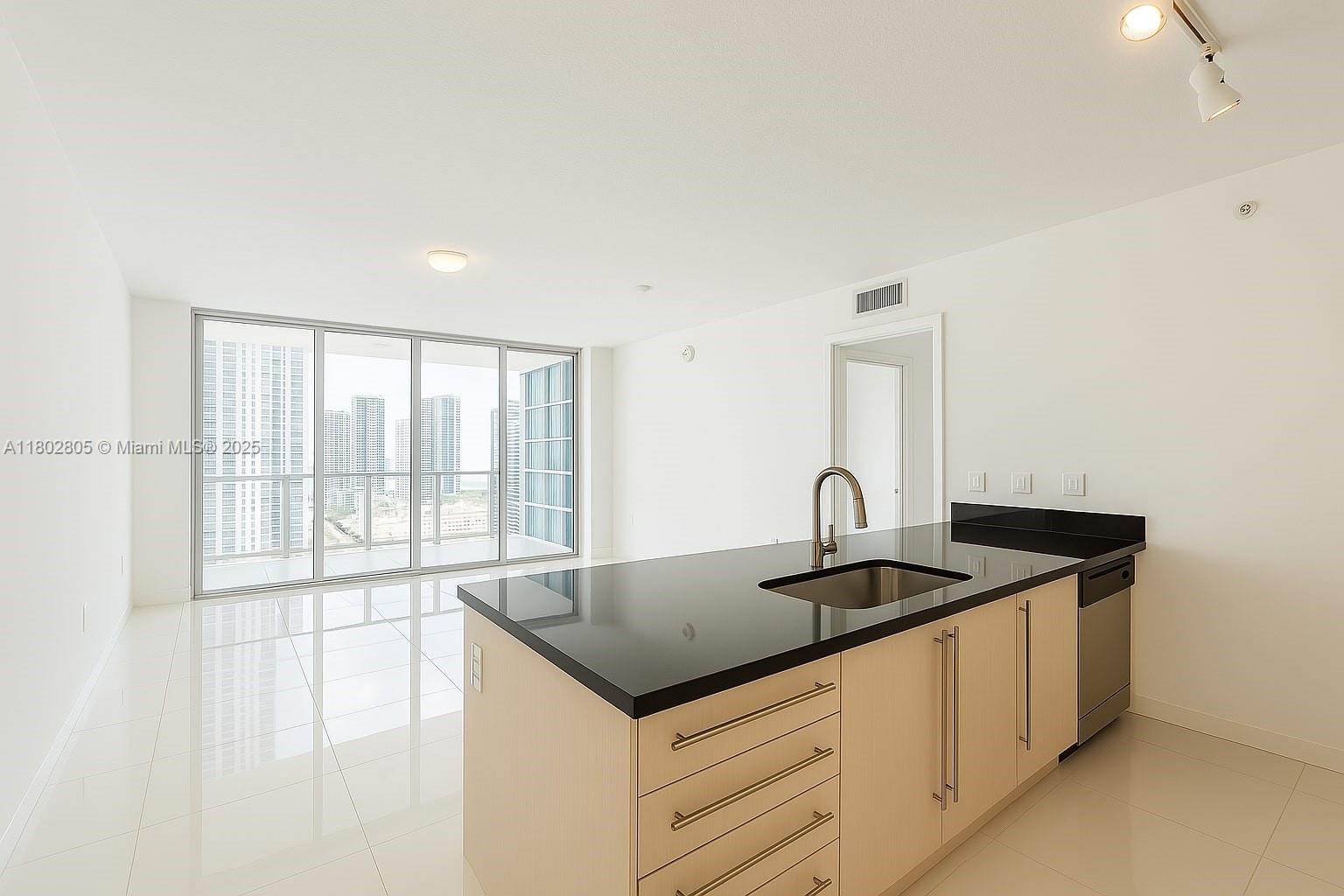 79 Sw 12th St 2511-S, Miami, Broward County, Florida - 1 Bedrooms  
1 Bathrooms - 