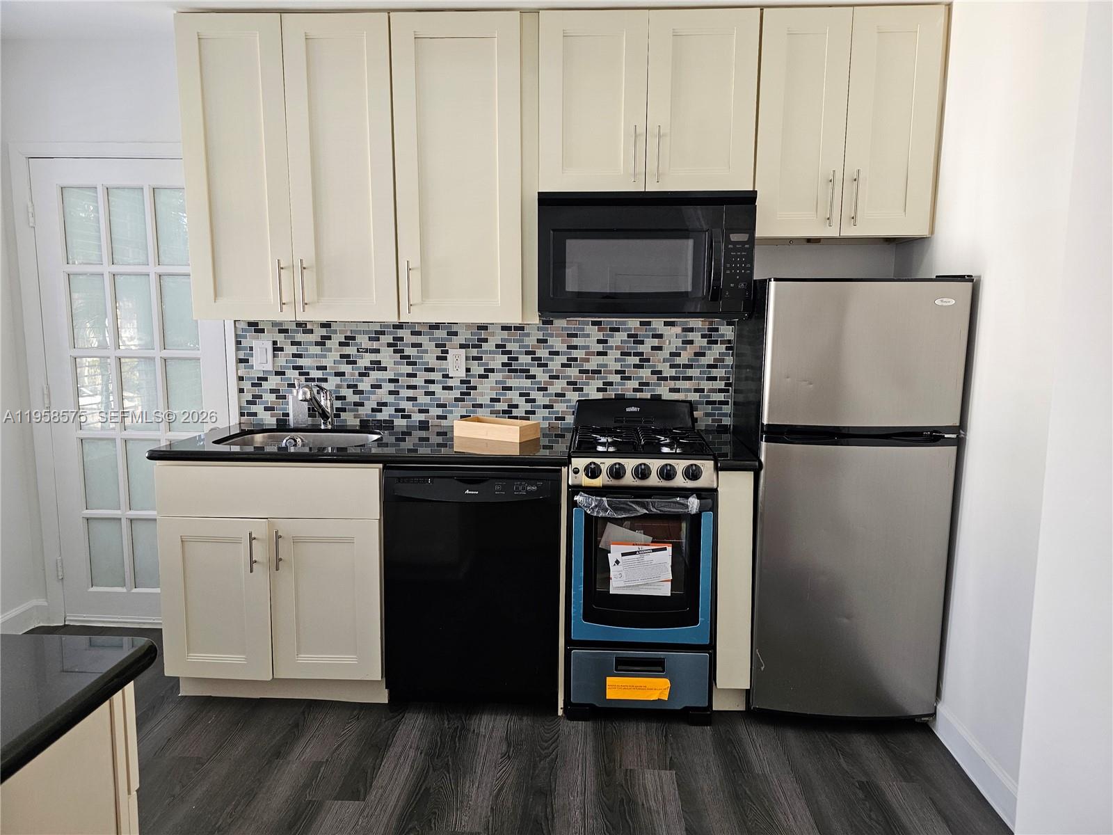 LINCOLN SUB - Residential Lease