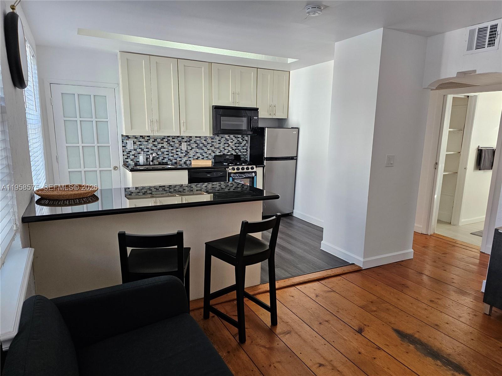 LINCOLN SUB - Residential Lease