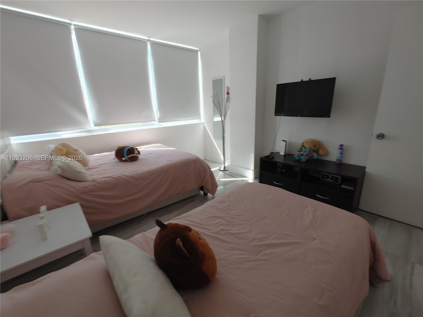 BURLEIGH HOUSE CONDO - Residential
